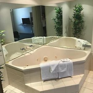 Queen Room Spa Bath